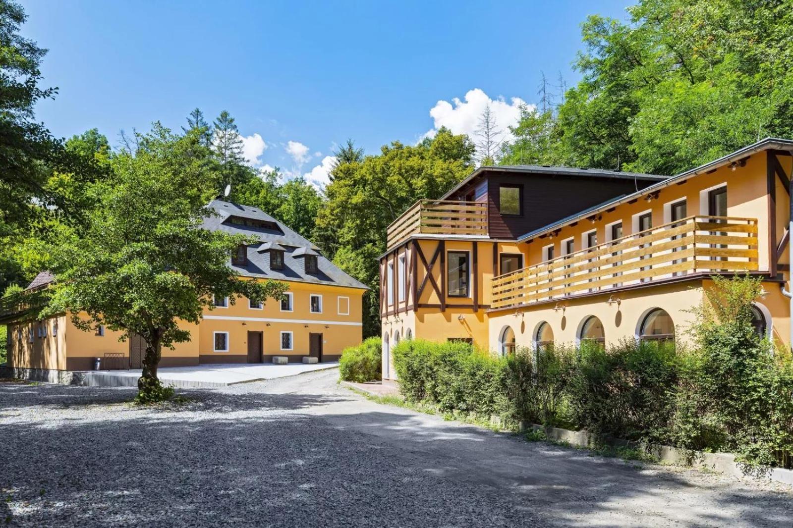 Apartman Spaleny Mlyn Lisnice Dış mekan fotoğraf